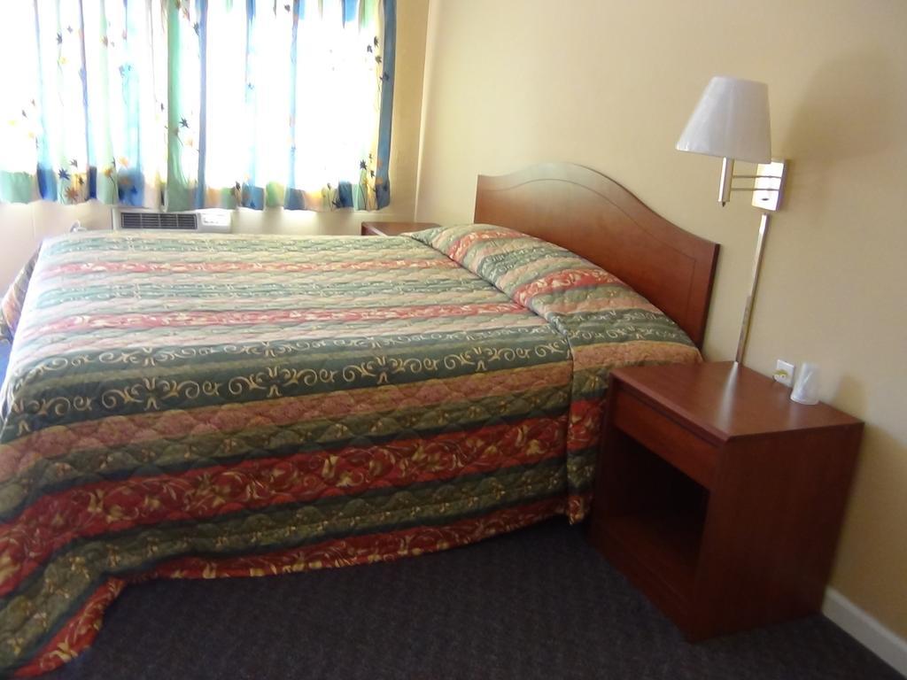 Desert Inn Motel コロナ 部屋 写真